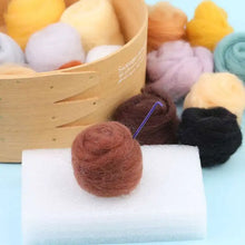 Load image into Gallery viewer, 10 G DIY Wool Roving Needle Felting 8 Colors Wool Felting Fibre Handmade Material For Beginners Needle Felting Product Making