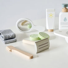 Load image into Gallery viewer, Wooden Pretend Play Spa Makeup Set