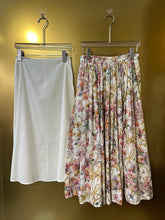Load image into Gallery viewer, 100% Cotton Flower Print Women’s Skirt