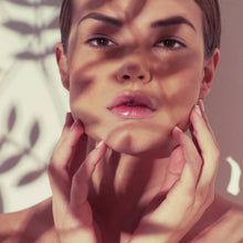 Load image into Gallery viewer, Vegan lip gloss with Demeter vanilla - Ayurveda recipe: Glowing