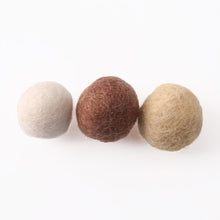 Load image into Gallery viewer, Colored Wool Felt Balls