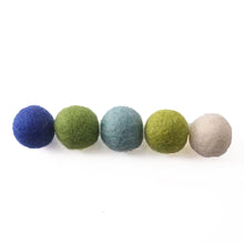 Load image into Gallery viewer, Colored Wool Felt Balls