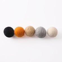 Load image into Gallery viewer, Colored Wool Felt Balls