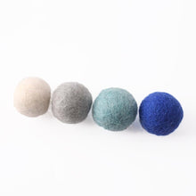 Load image into Gallery viewer, Colored Wool Felt Balls