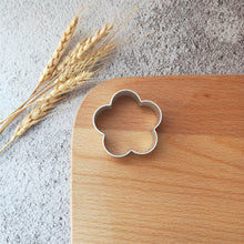 Load image into Gallery viewer, Variety Styles Stainless Steel Easter Biscuit Cutter Easter Rabbit Eggs Carrot Cookie Mold Kitchenware Cookie Cutter Baking Tool