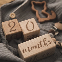 Load image into Gallery viewer, 3pc/set Raw Wood Baby Month Milestone Card Beech Block Square Engraved Newborn Month Birthday Milestones Block Photography Props
