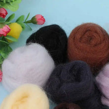 Load image into Gallery viewer, 10 G DIY Wool Roving Needle Felting 8 Colors Wool Felting Fibre Handmade Material For Beginners Needle Felting Product Making
