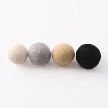 Load image into Gallery viewer, Colored Wool Felt Balls
